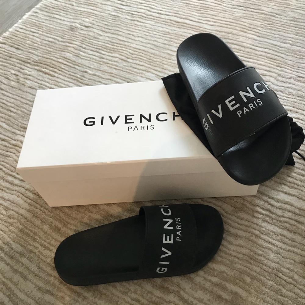 Givenchy slides sz 10 / 40 fits more like a 9